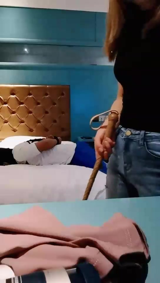 成都叶子 重度鞭打耳光打哭