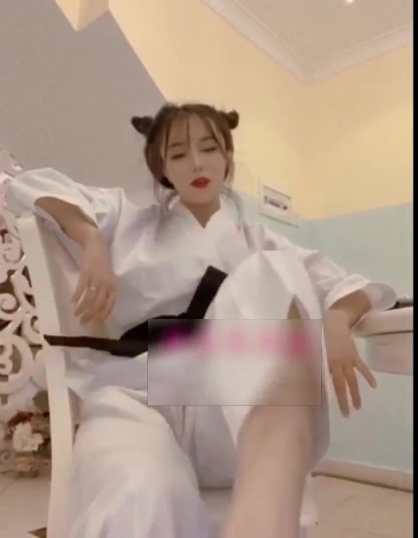 晴主 空手道女神 极度辱骂踹脚靶M骂到起飞