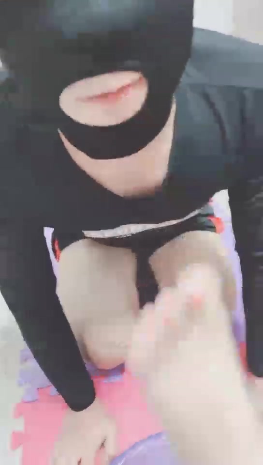 灵竹 红枣泡牛奶 贱狗舌头滋润主人美脚