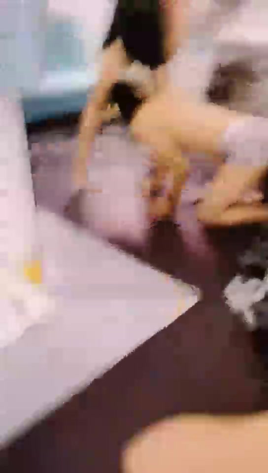 香颜 插狗尾巴玩狗