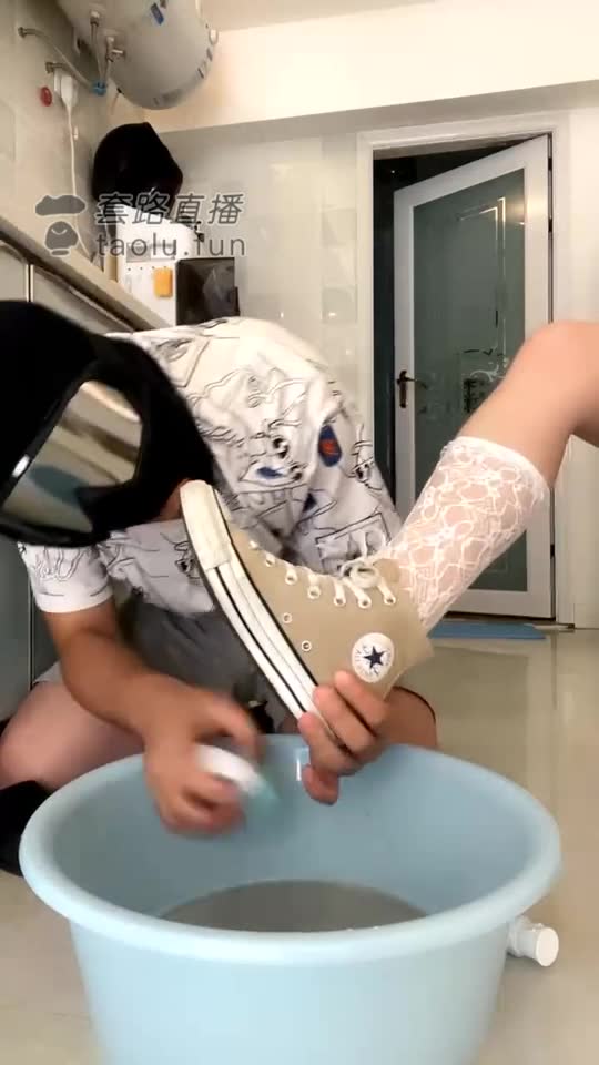 云云酱 帆布鞋插嘴 舔鞋