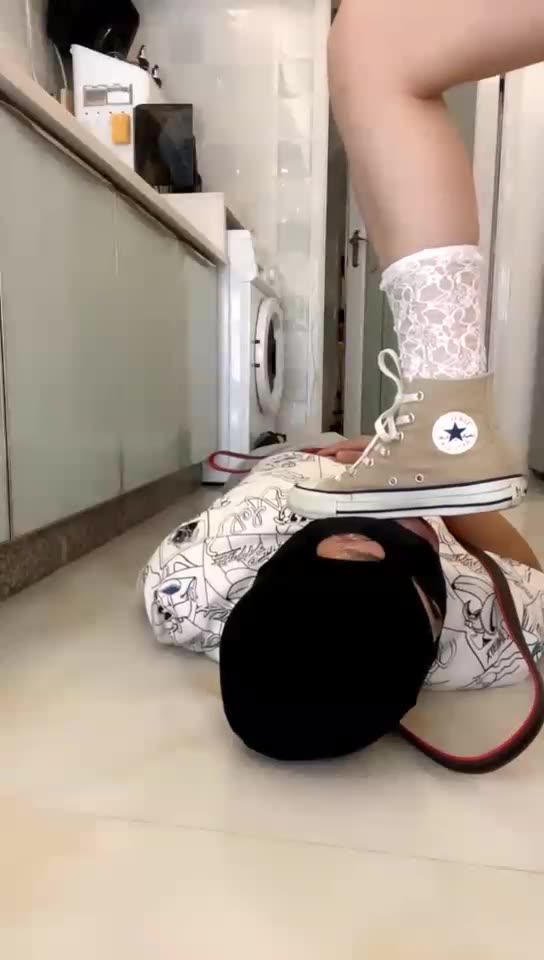云云酱 蹦蹦跳跳踩头 全体重踩 踢档