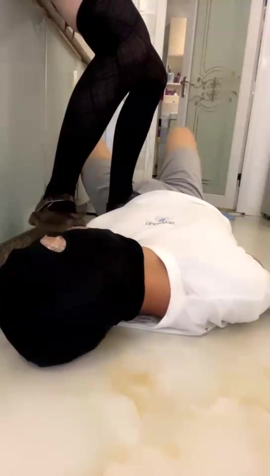 云云酱 全体重踩踢裆