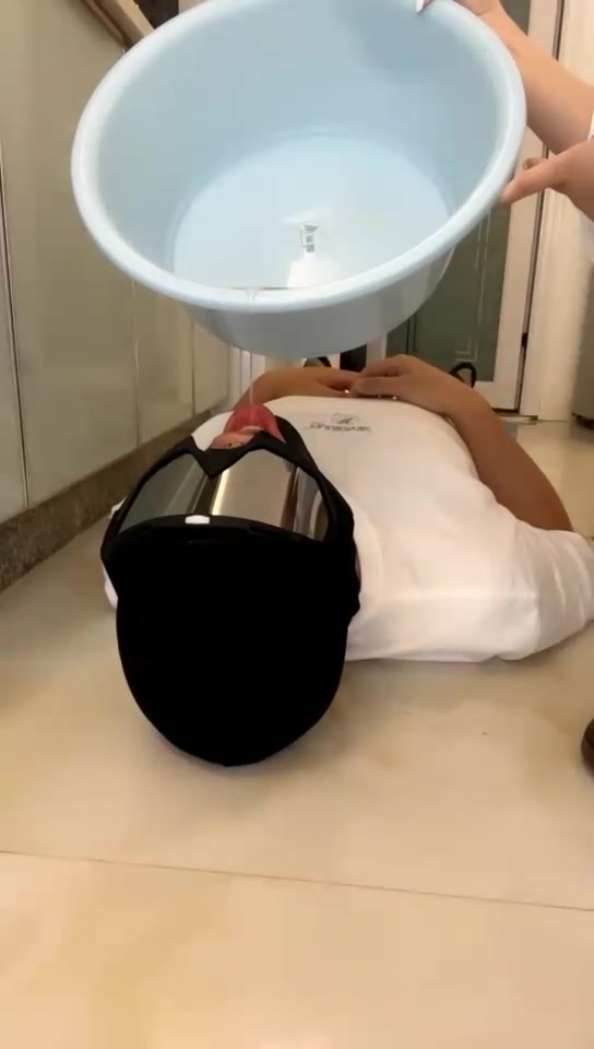 云云酱 喝脏鞋水