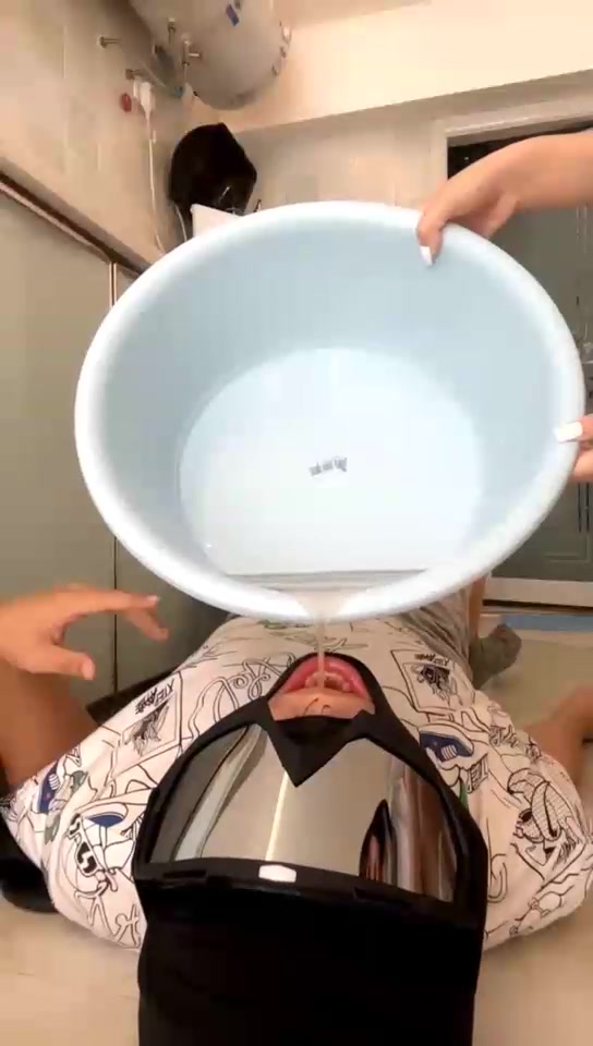 云云酱 喝鞋水 插嘴舔鞋帆布鞋