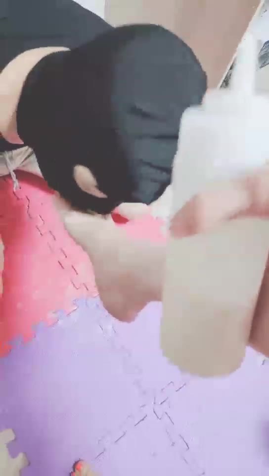 灵竹 强迫深喉喂牛奶 贱狗被绑住动不了