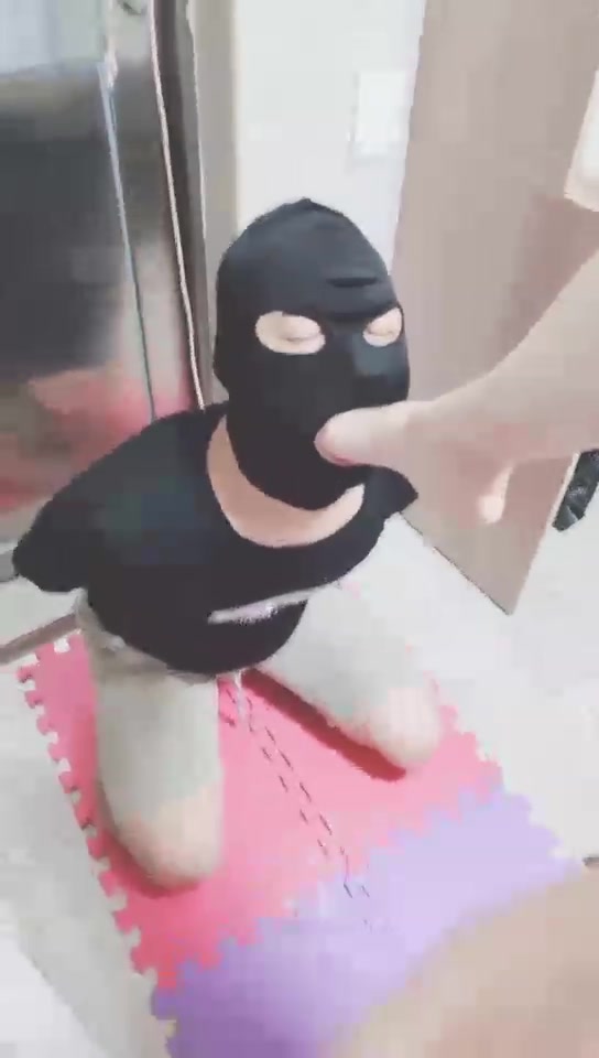 灵竹 强迫深喉喂牛奶 贱狗被绑住动不了