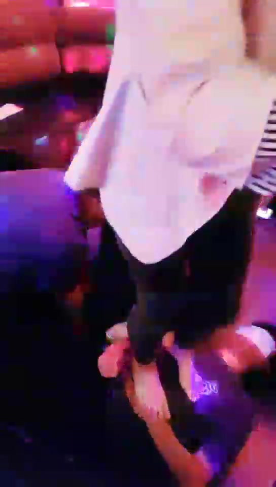 Audrey和雪儿 KTV上课 舔鞋 舔脚 踩踏