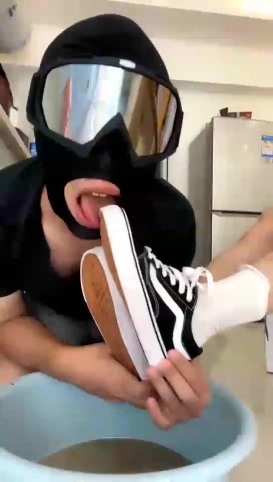 云云酱 舔鞋喝脏水