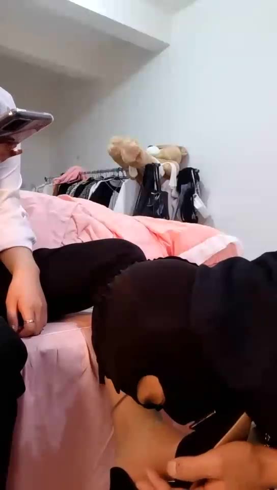 凌魂小魔女 脚奴洗脚