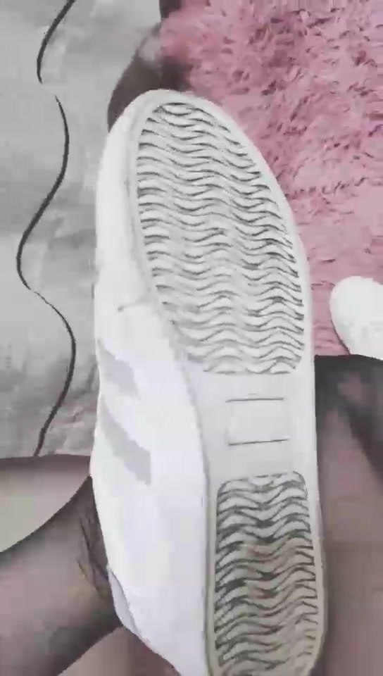 灵竹 小白鞋配丝袜 狂虐狗
