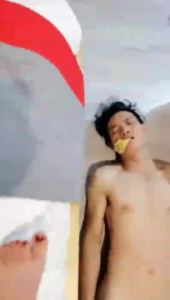 千羽 两个贱货闻到原味儿受不了了
