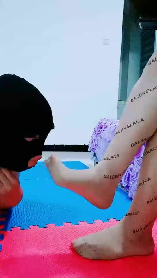 方圆 调教个脚奴1