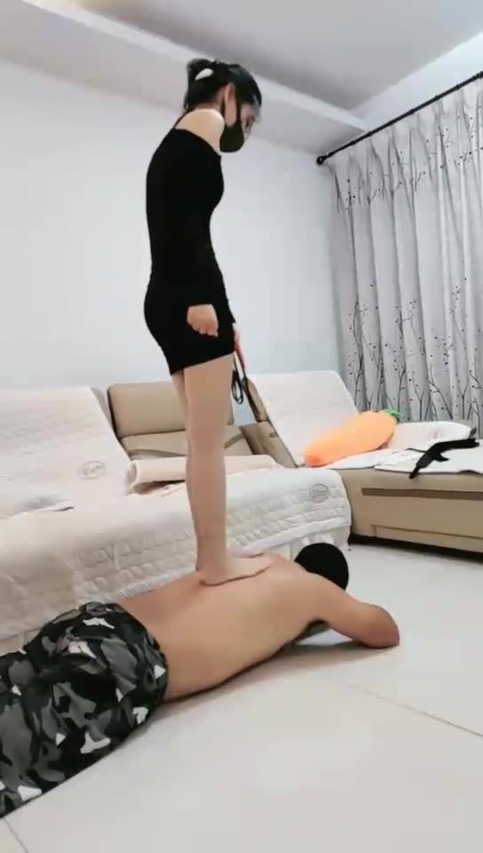 杭州七月 暴力虐狗 暴力耳光 跪地踢裆 高跟踩踏