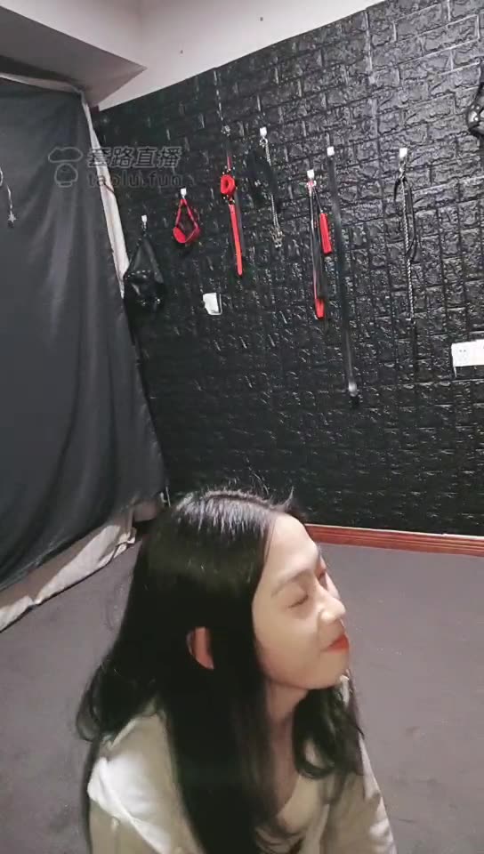 女攻驾到 来看骚货 是个人就能插的贱婊子