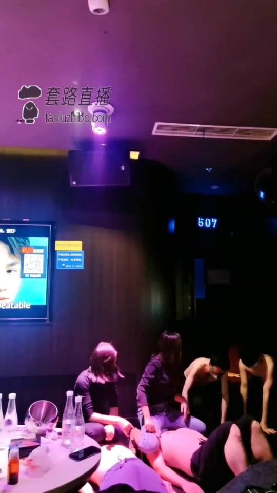 小拽主人和舒钰 KTV群调 轮流钻跨 圣水 坐脸