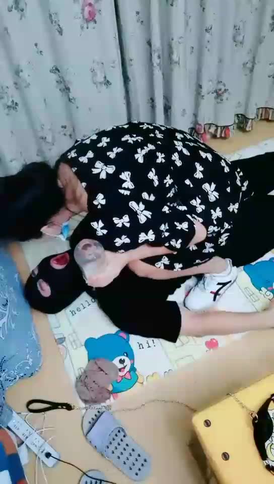 冰冰女主 全程狂抽耳光 全体重踩