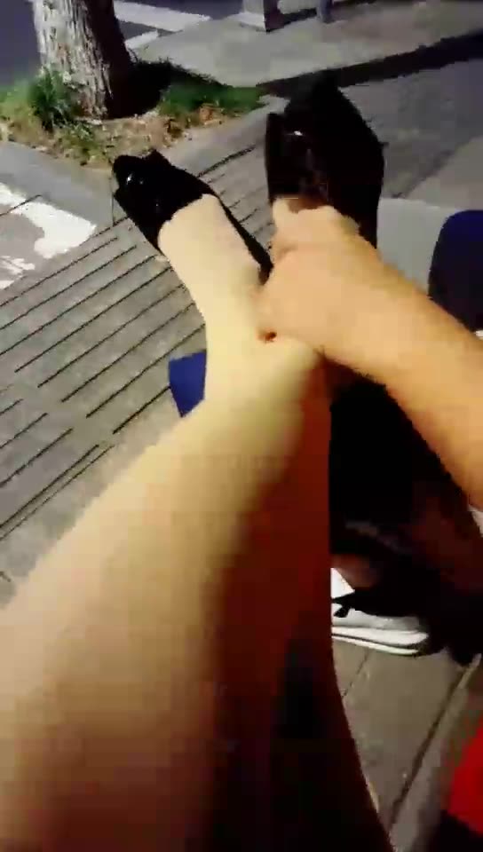 女皇余香 挑战开发素人 当街跪拜舔脚