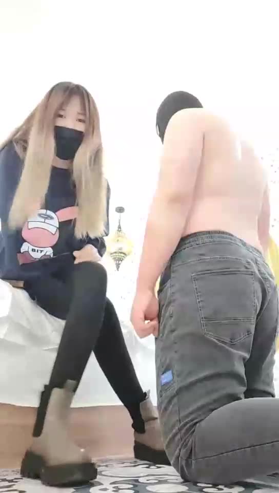 草莓 学生主耳光专场