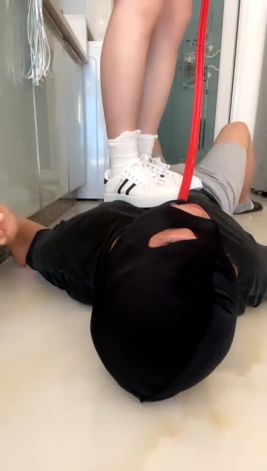 云云酱 日常踢踩打