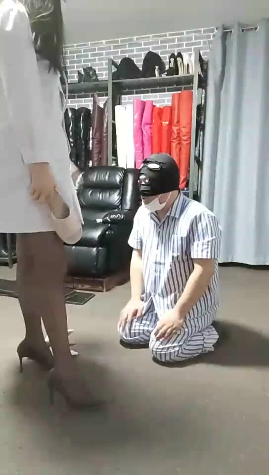 冷大人 医生惩罚偷闻鞋子的病人