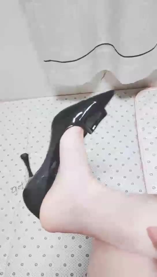 夏琳 舔丝袜脚 强迫塞丝袜