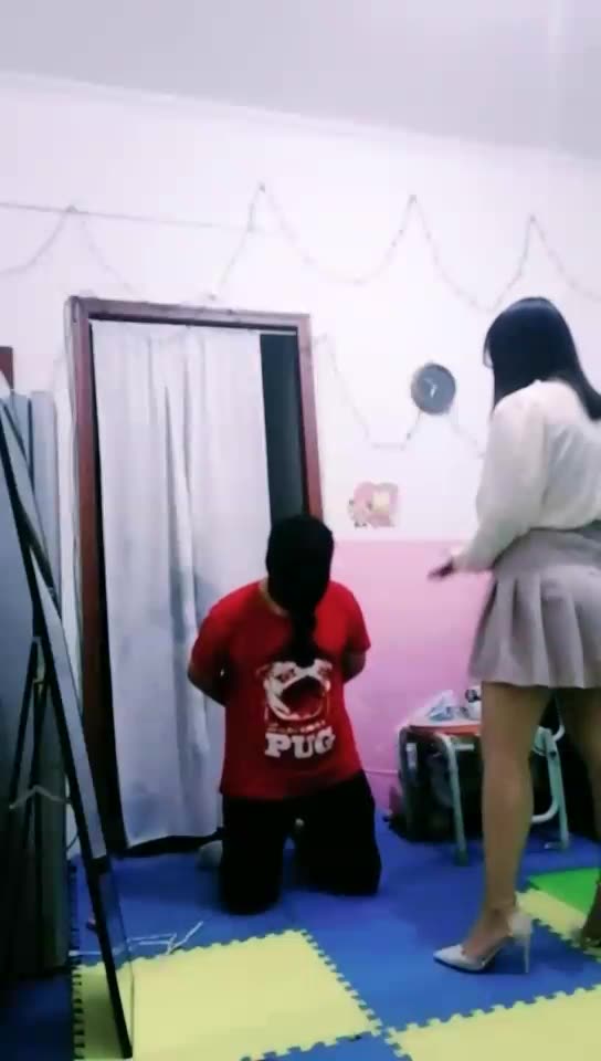 大连雪主 调教踢裆耳光场