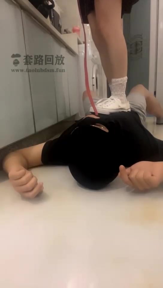 云云酱 日常踢踩打