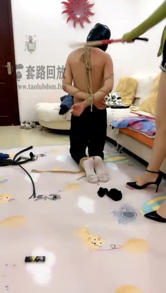 大连欣妍 舔脚 捆绑 滴蜡 鞭打 高跟虐乳