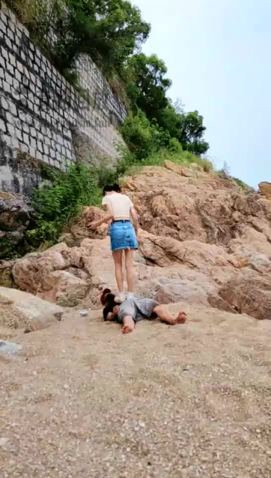 暴力美学 海滩踢裆耳光踩踏