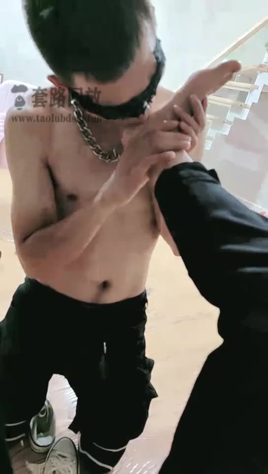 韩韩 打完狗子屁股让狗子好好养伤恋足 舔鞋溜狗 直接圣水贱狗