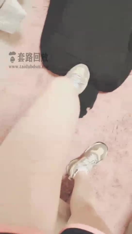 灵竹 运动鞋虐待狗