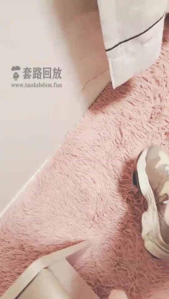 灵竹 运动鞋虐待狗