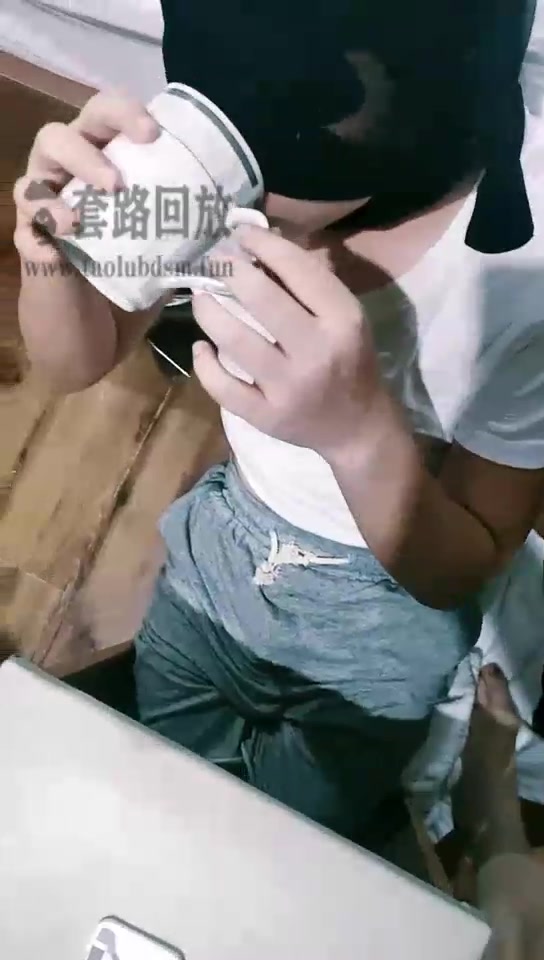 小希女王 真人绿帽专场 狗边被口水羞辱边被绿帽羞辱
