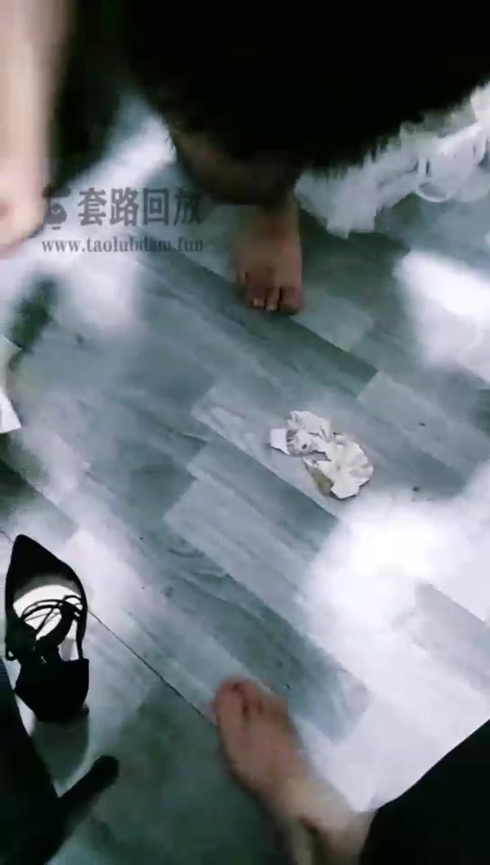 亦菲 高跟喂食 舔脚闻鞋