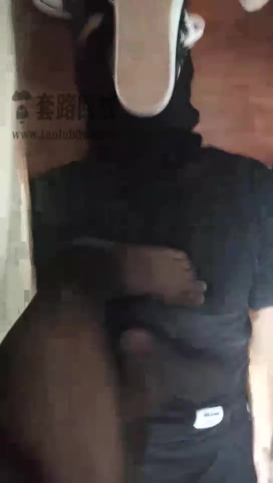 黑兔sama 黑丝踩踏 深喉 鞭打