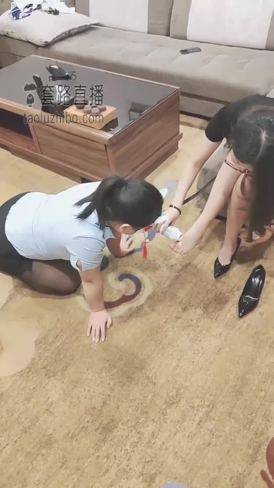 胭脂 母狗被漂亮主人调教
