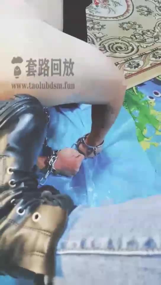 西安欣 马丁靴踩头 踩奶油泡芙喂狗