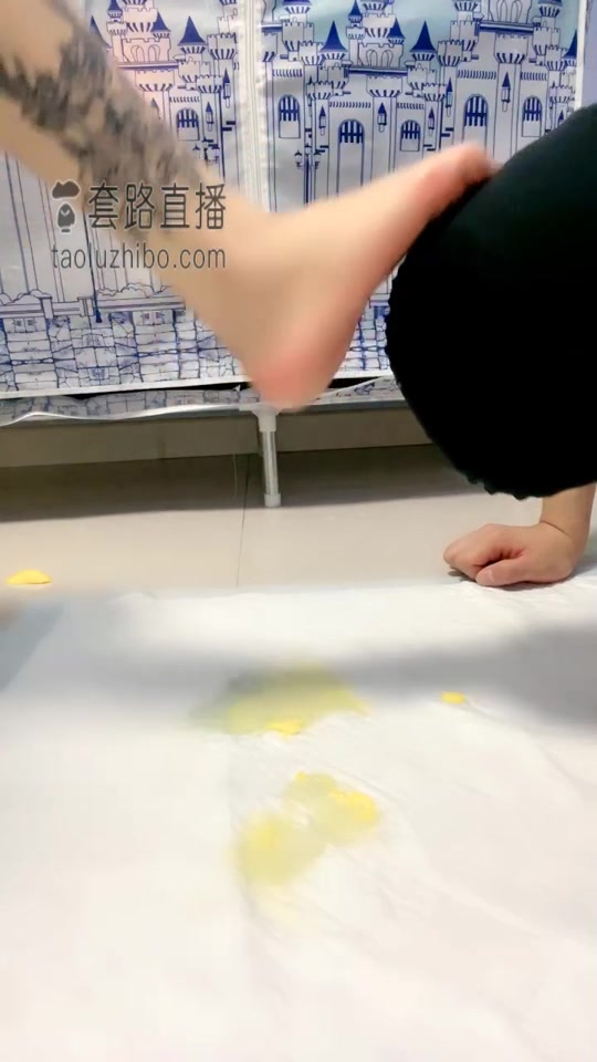 逗逗 暴力踢脸 脸肿嘴出血泡