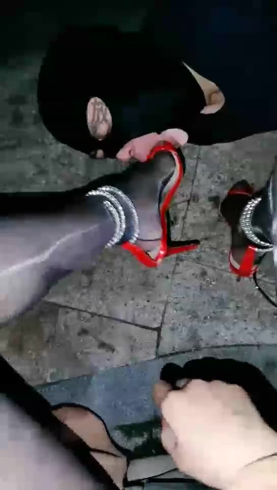 叶子天津 户外舔脏鞋底 吃粘痰