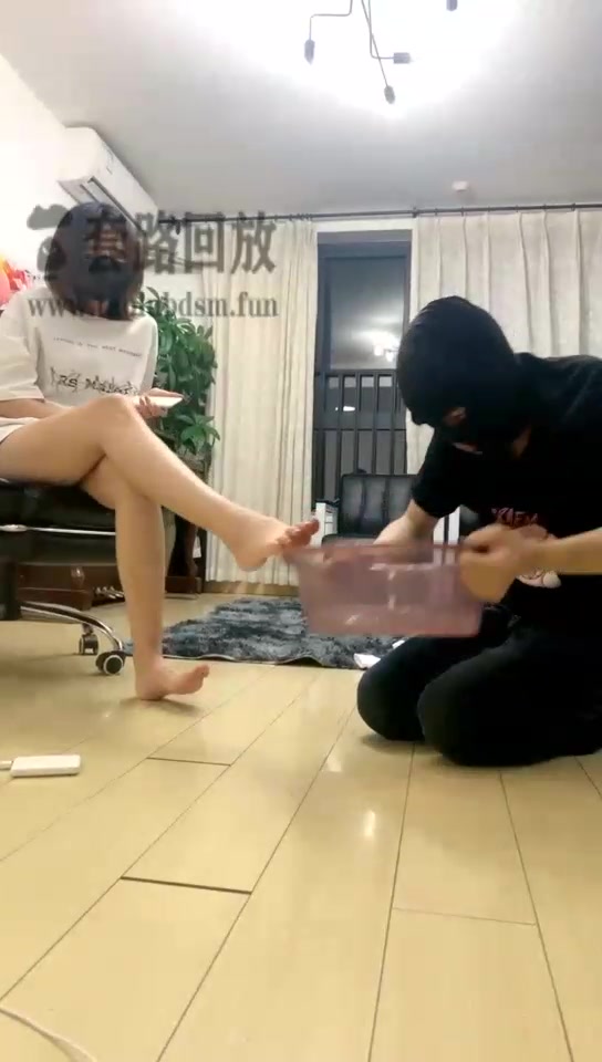 丞丞 一只学生狗零开发中 舔白袜 钻胯 喝洗脚水