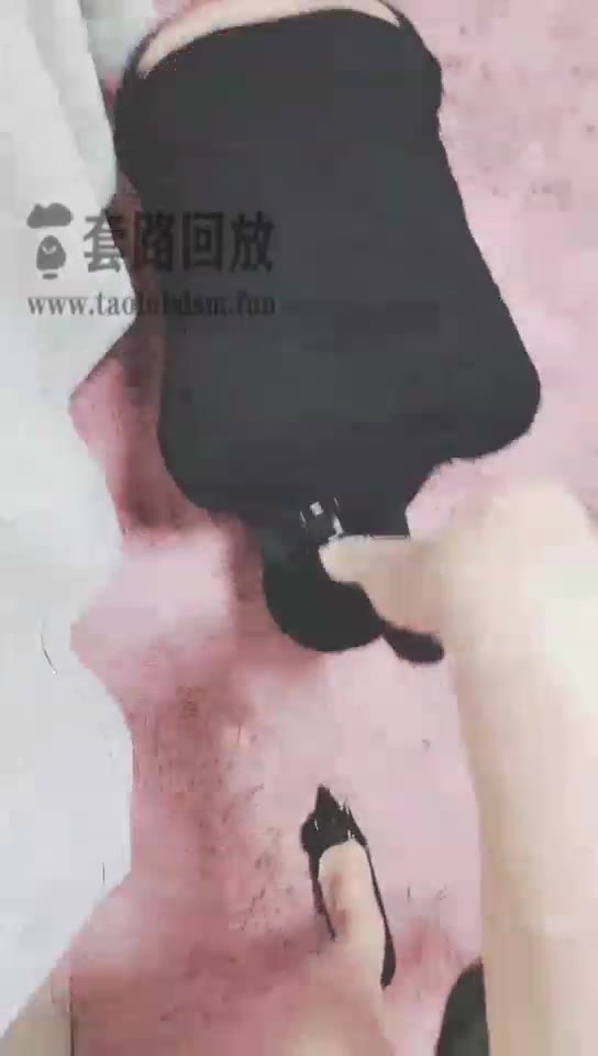 灵竹 奴隶被主人爆发 鞭子 棍子 人字拖打 被爆发的很惨