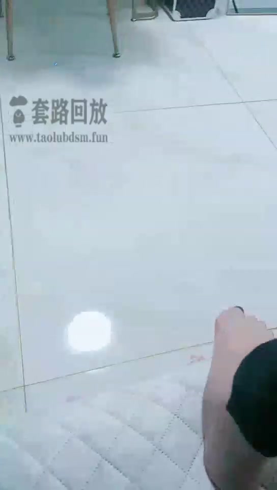 模特女神 牛奶洗脚喂狗