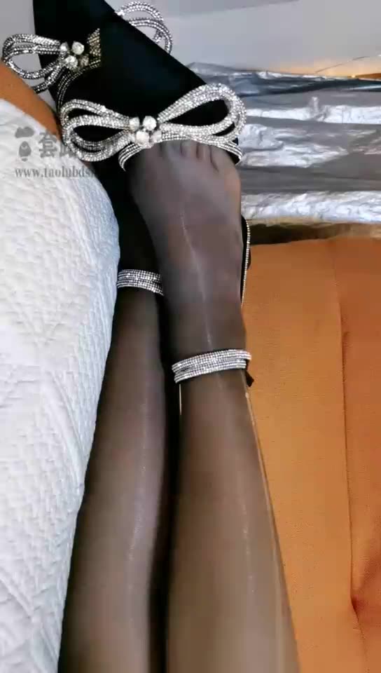 叶子天津 舔狗伺候主子就寝