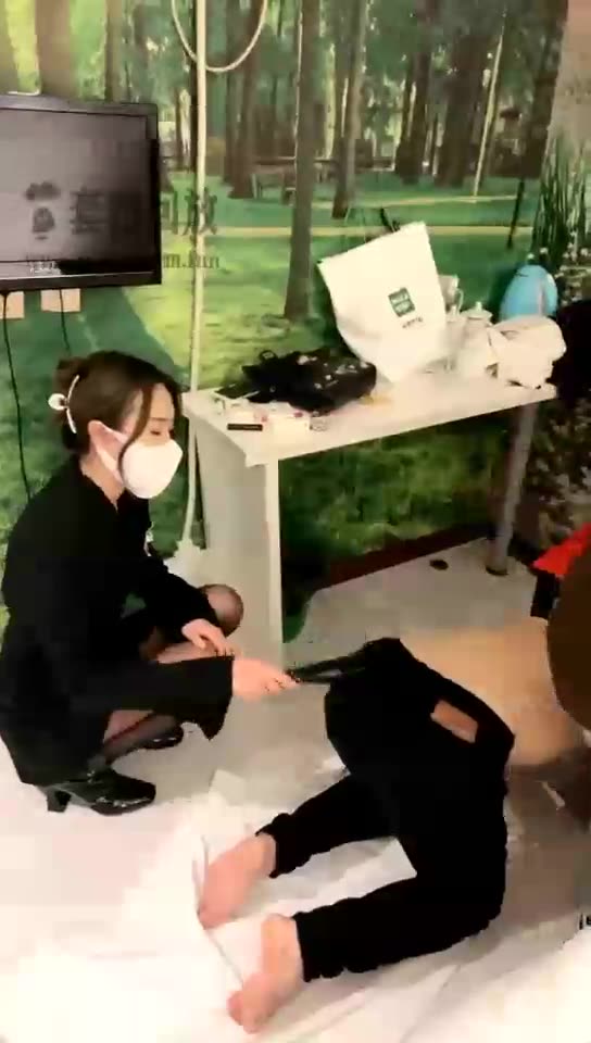 诗漫双胞 双胞姐妹挑战双狗 三百下耳光1
