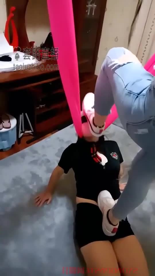 女奴乐 主人秋千上的戏耍