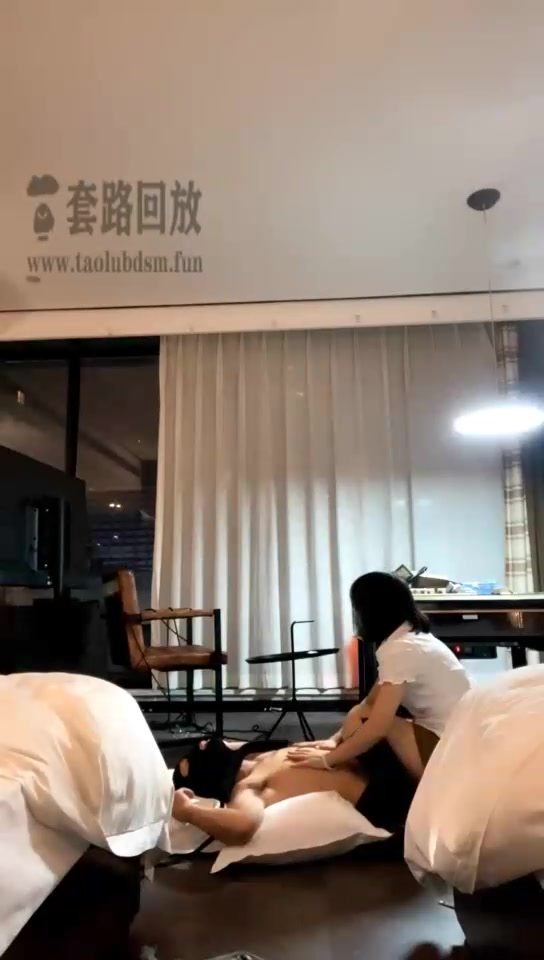 小乔baby 直播调教 踢裆 骑马 深喉舔脚