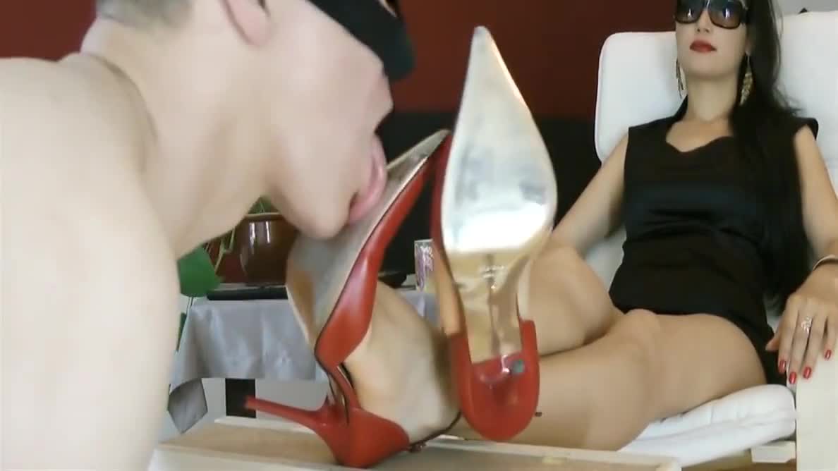 Sharing the same good, the worship of red high heels