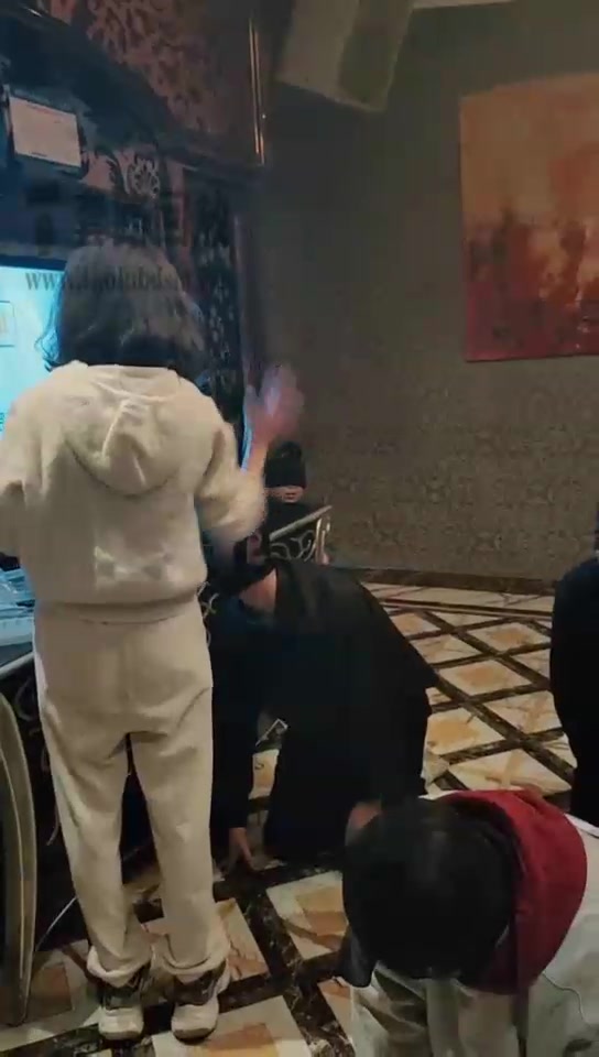 糖糖的小姨 KTV群调呕吐物 素人进圈