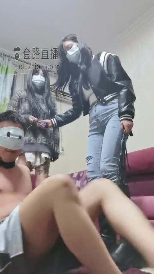 雪碧Sama 177空姐带闺蜜戏弄狗